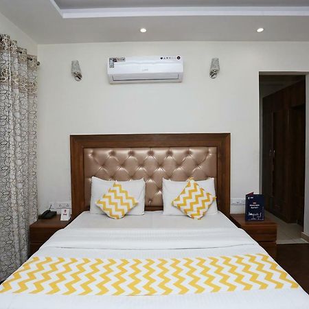 Oyo 14482 Live Inn 구르가온 외부 사진